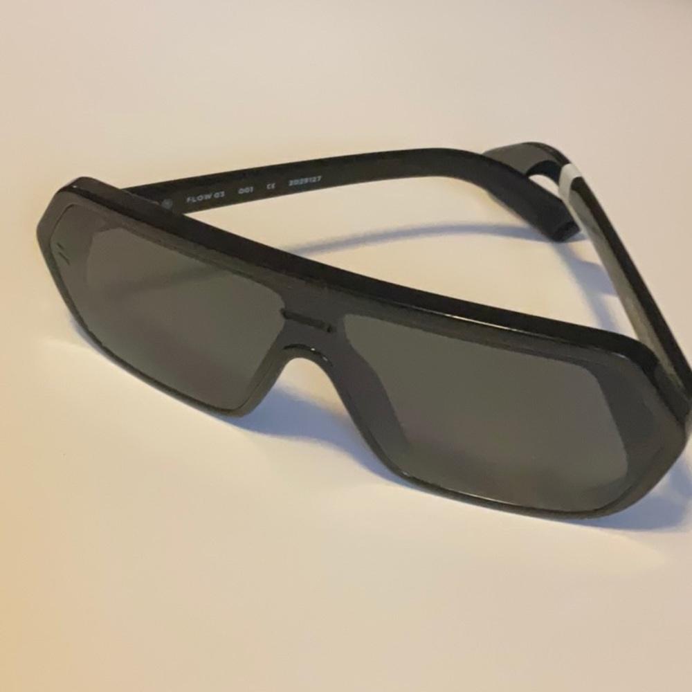 Indescratchables Flow Geometric Sunglasses